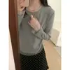 Suéter versátil de cuello redondo estilo coreano con inserciones de malla, manga larga para mujer, capa interior blanca, top ajustado para mujer