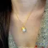 ¡Artesanía de Alta Resistencia! Collar Colgante de Gorro de Navidad en Oro Cepillado con Diamantes Brillantes y Cuentas de Estrella, Cadena Elegante de Suéter para Mujer Otoño e Invierno