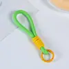 Correa de muñeca tejida bicolor, correa corta de tela de alta gama, portavasos resistente, bolso cruzado simple para teléfono con clip trasero y cordón