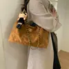 Bolso Pequeño Acolchado con Hilo Vintage para Mujer 2025 Nueva Moda Bolso Cruzado Versátil de Hombro a la Axila Súper Popular