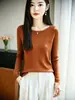 Suéter Andy de lã macio e confortável para mulheres, corte justo, design ombro a ombro, decote único de um ombro, padrão canelado irregular, efeito emagrecedor, perfeito como peça de base ou suéter
