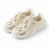 2026 Nuevo Modelo Zuecos de Verano para Hombre para Exteriores con Sensación de Caminar sobre las Nubes, Pantuflas Cerradas de Suela Gruesa, Sandalias de Playa, Zapatos Casuales