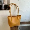 Bolso de mujer de gran capacidad, nuevo y moderno bolso de hombro tejido de verano 2026, bolso tote tipo cubo para el trabajo