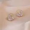 Aretes para Mujer, Aretes de Flor Corazón con Circonita Micro-pavimentada de Cobre, Nueva Moda de Nicho, Diseño Simple, Joyería de Temperamento y Versátil