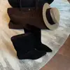 Botas da Moda Panturrilha Larga Femininas Meio da Panturrilha Versão Fashion Bico Fino Outono/Inverno Botas Curtas Temperamento Novo Estilo Salto Escondido Botas Meia de Couro Macio