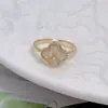 Anillo de Trébol de Cuatro Hojas de Lujo Ligero Japonés Coreano Anillo Abierto de Flor de Trébol de la Suerte Ajustable Joyería de Moda con Sensación de Alta Gama para Mujeres Apilamiento