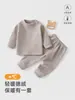 Conjunto de ropa interior térmica para recién nacidos para otoño e invierno, apto tanto para niños como para niñas, hecho de material polar suave, incluye una camiseta térmica y pantalones, perfecto para usar en casa