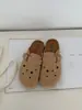 Beilixuan Novo Estilo Coreano Couro Fosco Birkenstock Sapatos para Mulheres, Verão Buracos Estrela Perfurados Bico Fechado Sola Grossa Sapatos Casuais