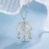 Collar Pequeño de Candado de Paz con Carácter 'Fu' para Mujer, Diseño Único con un Toque de Sofisticación, Colgante 'Fu' Hueco con Perlas Redondas y Borlas, Cadena para Clavícula