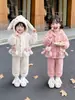 Pijama de invierno para niños, conjunto grueso de manga larga de forro polar coral, conjunto de dos piezas cálido de dibujos animados para niñas, estilo moderno
