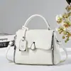 Directamente del fabricante, los nuevos bolsos de mano para mujer son modernos, versátiles, casuales, a la moda, elegantes y sofisticados, disponibles como bolsos de hombro o bolsos cruzados.