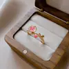 Anillo de Corazón Flor Mariposa Zirconia Super Flash Coreano Diseño de Nicho Anillo para Dedo Índice Lujo Accesible Joyería de Mano de Gama Alta para Mujeres