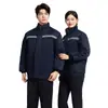 Ropa de trabajo de mezcla de poliéster y algodón de invierno con cintas reflectantes, chaqueta de algodón de longitud media, adecuada para talleres y fábricas, ropa protectora duradera y resistente al desgaste.