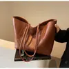 Bolso de Viaje Transfronterizo Europa Gran Capacidad para Mujeres 2026 Nuevo Estilo Moda Temperamento Simple para Viajes Diarios Bolso Tote de Hombro o Axila