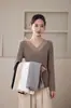 Jiaxuan 965 Dorado Elegante Ropa de Trabajo Cuello en V Camiseta Básica Top Ajustado Simple Moda Estilo Dama Delgado y Transpirable