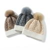 Chapéu de Cashmere Feminino com Design de Bolinha de Pelo em Cores Contrastantes, Estilo Fofo e Suave, Roupa Versátil para o Trabalho, Chapéu de Lã Tricotado com Proteção para as Orelhas