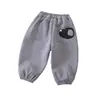Pantalones de forro polar para niños, nuevos modelos de otoño e invierno, pantalones largos de forro polar integrados, pantalones jogger gruesos y cálidos para niños pequeños, modernos y disponibles para venta al por mayor
