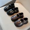 Zapatos de cuero para niñas, primavera y otoño de 2025, nuevos zapatos de princesa de estilo coreano a la moda, suela suave, casuales, de una sola capa y de color sólido.