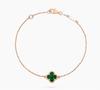 Pulsera de trébol de cuatro hojas mini tallada a CNC versión alta en oro V para mujer, moda de lujo ligero, elegante joyería de mano