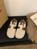 Zapatos blancos para mujer con forro de pelo, de aumento de altura, estilo slip-on, para otoño e invierno 2026, con forro adicional de polar