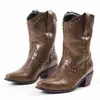 40-50 botas de mujer de talla grande, estilo europeo y americano, para otoño e invierno, para exportación y venta directa en sitios web independientes, con remaches, punta fina, tacón medio y longitud hasta la pantorrilla, estilo Western
