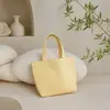 Nueva bolsa de almuerzo a cuadros, elegante y fresca, ligera y portátil, perfecta para ir de compras y paseos tranquilos, una bolsa de mano de alta calidad y gran capacidad.