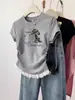 Nueva Camiseta Gris de Manga Corta para Verano 2025 Diseño Casual con Cintura Fruncida para un Aspecto Adelgazante Encaje Top para Mujer