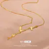 Luxo Leve de Nicho Banhado a Cobre Quatro Borboletas, Três Borboletas Colar para Clavícula Feminino de Alta Classe Elegante Versátil Colar de Borboleta
