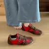 Zapatillas de entrenamiento alemanas de dos tonos para mujer, nuevo estilo primavera y otoño 2026, zapatillas casuales planas, a la moda y versátiles, zapatos Forrest Gump