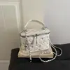 Bolso Pequeño Cuadrado Acolchado con Cadena y Tachuelas de Diamante Estilo Coreano de Lujo Ligero para Mujer, Bolso de Mano Versátil Casual, Bolso Elegante para Viajes, Hombro Único, Cruzado