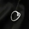 Exquisito anillo de serpiente de espíritu pequeño anillo femenino accesorios de personalidad anillo de cola diseño de nicho moda 2023 Nuevo