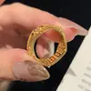 Anillo Popular de Xiaohongshu Estilo Palacio Retro Francés Artesanía Italiana Cepillada con un Diseño Único, Disponible para Dropshipping