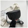 Bolsas casuales estilo coreano al por mayor para mujer, bolso cruzado de cintura de moda 2026 con correa ancha, remaches texturizados y borlas, bolso de hombro