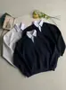 Sudadera de alta calidad con diseño intelectual de dos piezas, rayas, cuello en V, color liso, suéter corto ancho y holgado, top versátil estilo universitario