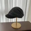 Gorra Plana Retro Rayada Negra y Gris para Mujer Primavera y Otoño Moda de Gama Alta Estilo Callejero Moderno Gorro Gorra de Periodista Tendencia Transfronteriza