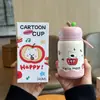 2025 Nuevo Super Lindo Dibujo Animado Campus Gran Capacidad Linda Pareja Taza Térmica Portátil De Aspecto Elegante Taza de Agua para Niña