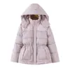 Chamarra de Algodón con Capucha y Cuello Alto Estampado de Letras Estilo Chanel, Nuevo Estilo de Invierno, Ceñida a la Cintura, Corte Ajustado, Moderna Chaqueta Casual de Algodón para Mujer