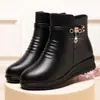 Nuevas Botas de Moda Cálidas con Suela Gruesa para Aumentar la Altura Otoño e Invierno 2025 Antideslizantes Forradas de Lana Botas Martin para Mediana Edad y Mayores Botas Cortas para Mamá