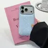El diseño del sofá con estampado de lunares es adecuado para fundas de teléfono iPhone 16 Pro Max, y es un diseño nuevo y minimalista para la serie Apple 17, con una carcasa rígida.