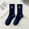 Calcetines con letra P para Mujer Calcetines de Algodón a Media Pantorrilla Estilo Otoño/Invierno Calcetines Deportivos para Hombre con Pantalones de Tiburón Pantalones de Yoga Calcetines Largos para Pareja