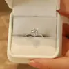 Anillo Cruzado de Plata de Ley 925 con Moissanita de 1 Quilate para Mujer, Anillo de Banda Retorcida de Lujo Ligero con Cuatro Garras, Anillo de Compromiso Copo de Nieve Girasol