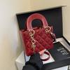 Bolso de mano para mujer con bordado rómbico y texto, estilo coreano, primavera y verano 2025, bandolera de hombro alto.
