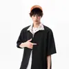 Nova Marca Moderna de Roupas Masculinas para o Verão de 2026 com Camisa de Manga Curta com Design Falso de Duas Peças, Top Masculino Elegante de Alta Qualidade