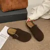 Sapatos Birkenstock de Couro Femininos 2026 Outono Novo Fivela Bico Dividido Slip-On Sola Macia Bico Fechado Meio Chinelos Mules