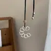 Collar de Cordón Negro Estilo Coreano Ins Textura Pétalo de Medio Círculo para Mujer Cadena de Clavícula Diseño de Nicho Artículo Caliente Nuevo Accesorio