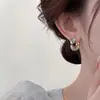 Pendientes de Esmalte Retorcidos de Pequeña Fragancia Estilo Francés para Mujer, Pendientes de Botón de Lujo Ligero Nicho de Gama Alta, Pendientes Nuevos de Moda con Temperamento Exquisito