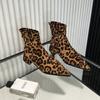 Otoño e invierno 2024 nuevas botas de estilo europeo y americano para mujer, botines cortos de gamuza con estampado de leopardo, punta afilada, tacón grueso, botas para mujer, botas Martin de tacón bajo