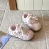 Tenis de niña de lunares con moño, nueva colección primavera/otoño 2026, zapatillas casuales para correr para bebés, lindos y estilo caricatura