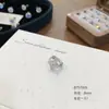 Brincos de Cobre Ecológicos Versáteis Argolas Torcidas com Zircônia para Orelhas Furadas Exquisitos Brincos de Argola Fashion Trevo
