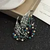 Broche de Hoja Hueca Europeo y Americano Broche para Suéter Chaqueta Cárdigan Traje Ramillete Accesorios Elegantes para Mujer Venta al por Mayor